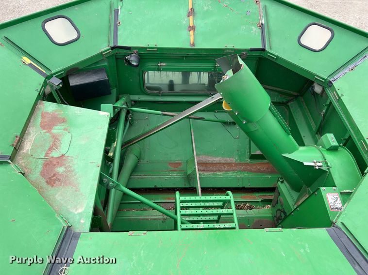 image for item MY9789 2001 John Deere 9550  combine