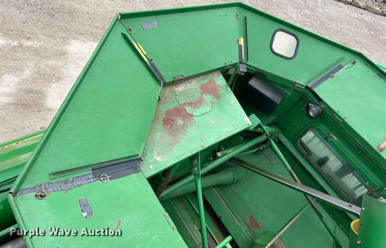 image for item MY9789 2001 John Deere 9550  combine