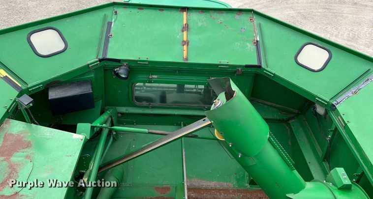 image for item MY9789 2001 John Deere 9550  combine