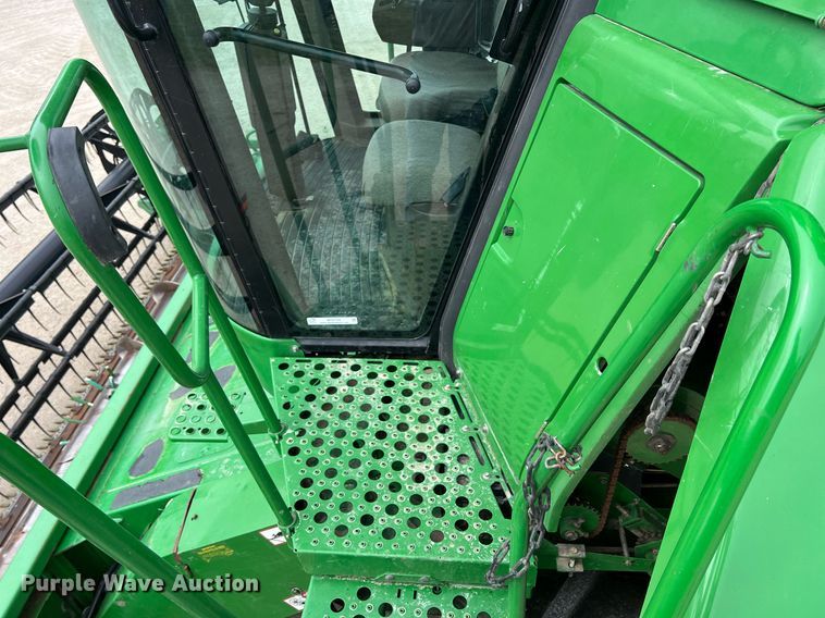 image for item MY9789 2001 John Deere 9550  combine