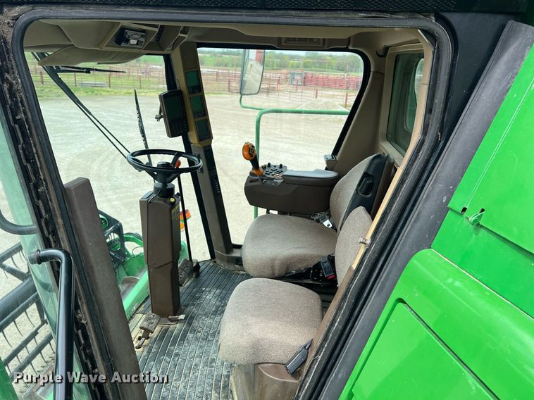 image for item MY9789 2001 John Deere 9550  combine