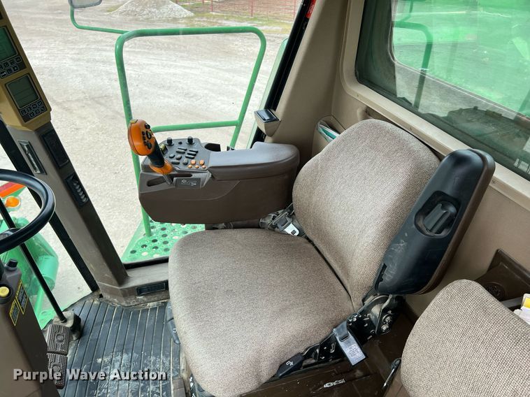 image for item MY9789 2001 John Deere 9550  combine