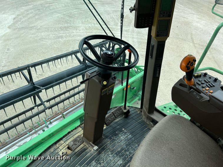 image for item MY9789 2001 John Deere 9550  combine