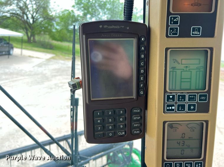 image for item MY9789 2001 John Deere 9550  combine