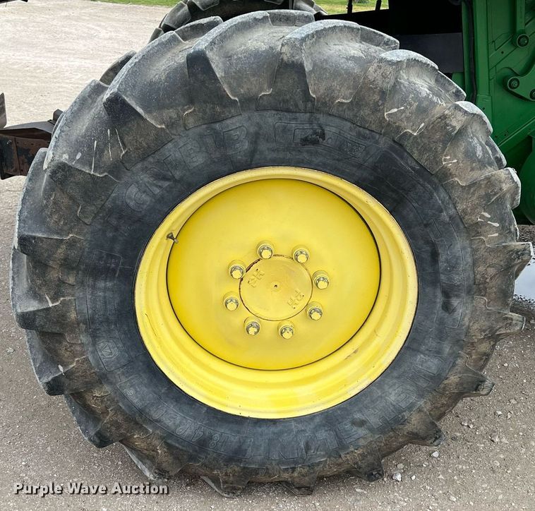 image for item MY9789 2001 John Deere 9550  combine
