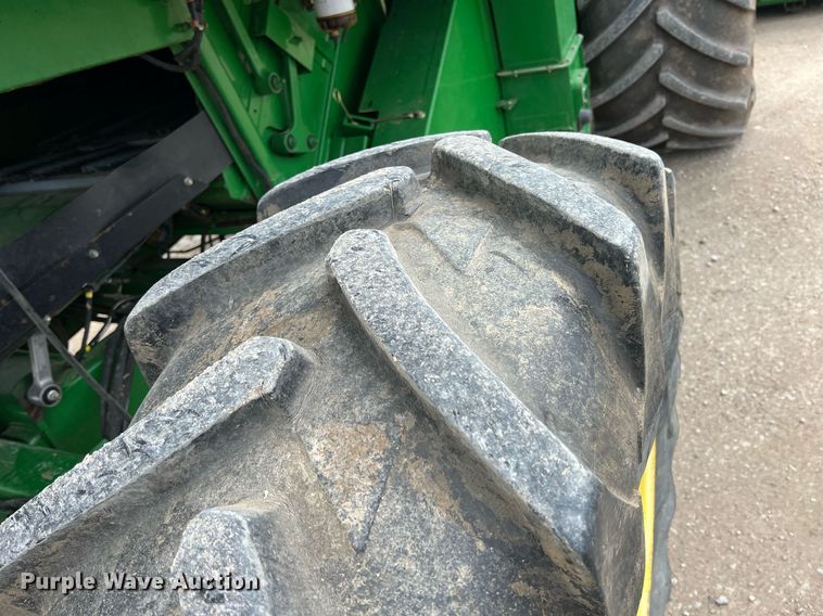 image for item MY9789 2001 John Deere 9550  combine