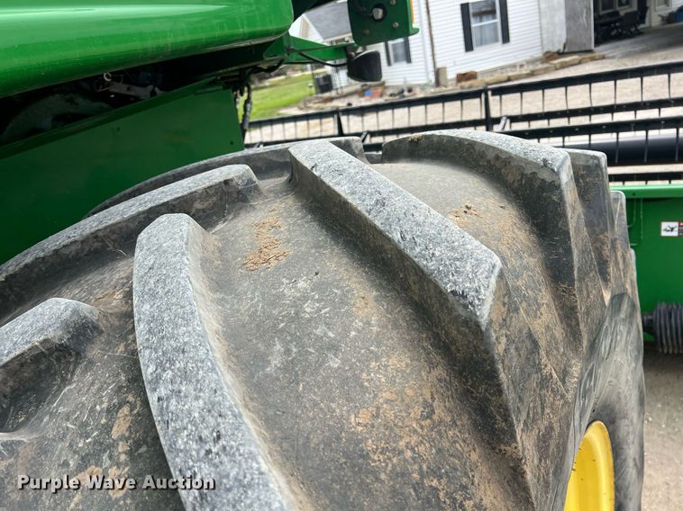 image for item MY9789 2001 John Deere 9550  combine