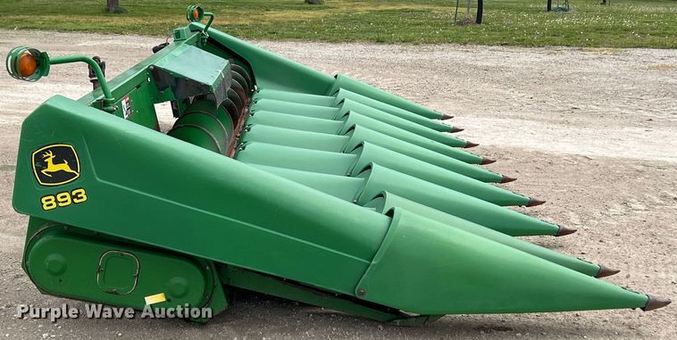 image for item MY9790 John Deere 893  corn head
