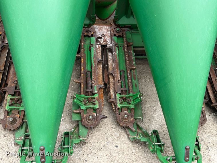 image for item MY9790 John Deere 893  corn head