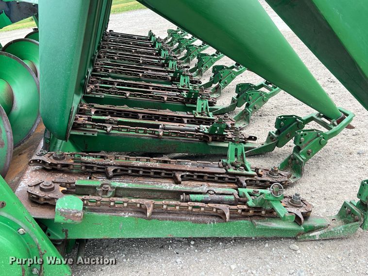 image for item MY9790 John Deere 893  corn head