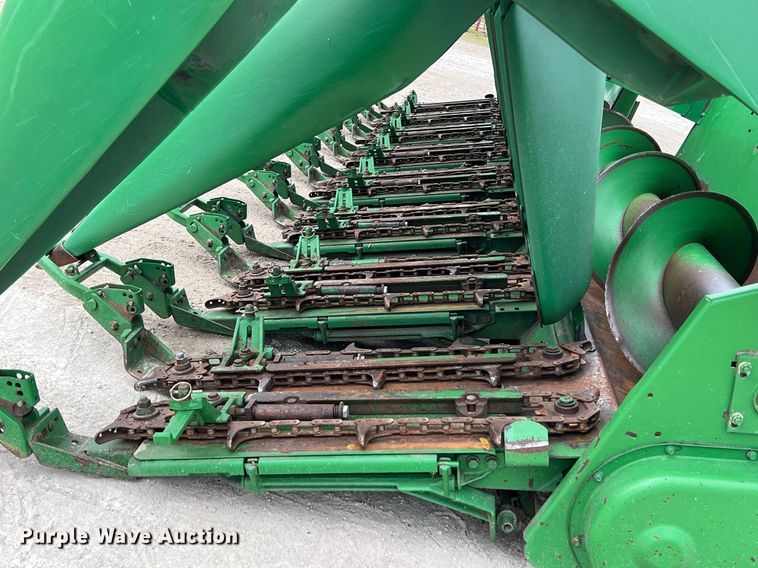 image for item MY9790 John Deere 893  corn head