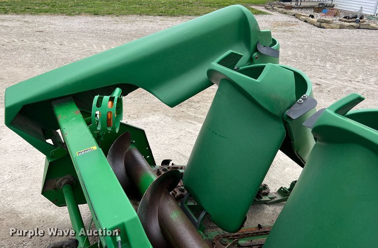 image for item MY9790 John Deere 893  corn head