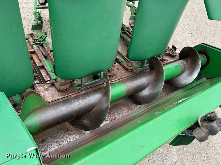 image for item MY9790 John Deere 893  corn head