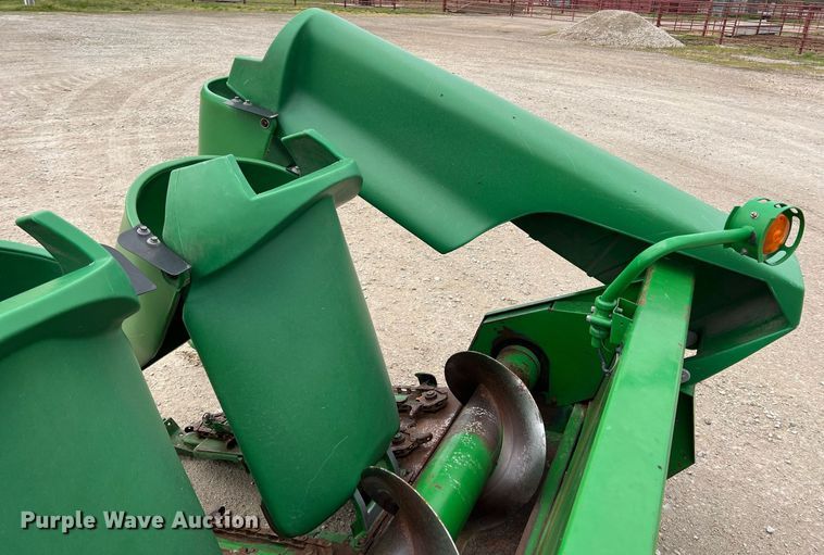 image for item MY9790 John Deere 893  corn head