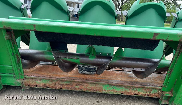 image for item MY9790 John Deere 893  corn head