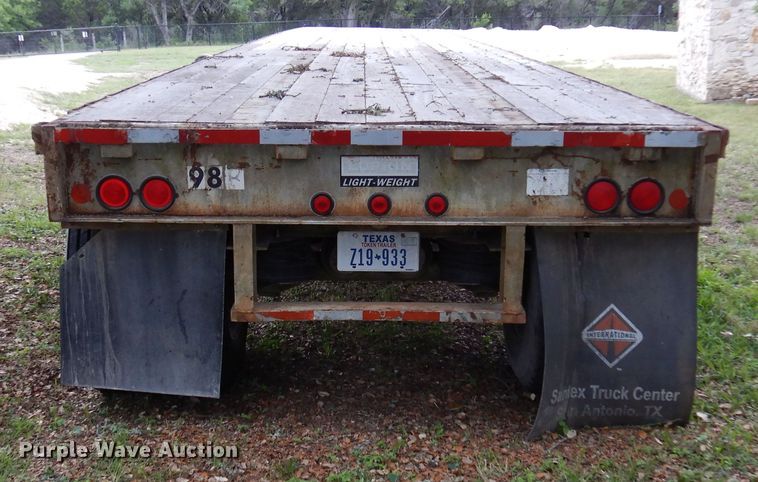 image for item DJ0829 1994 Lufkin FL-II  flatbed trailer