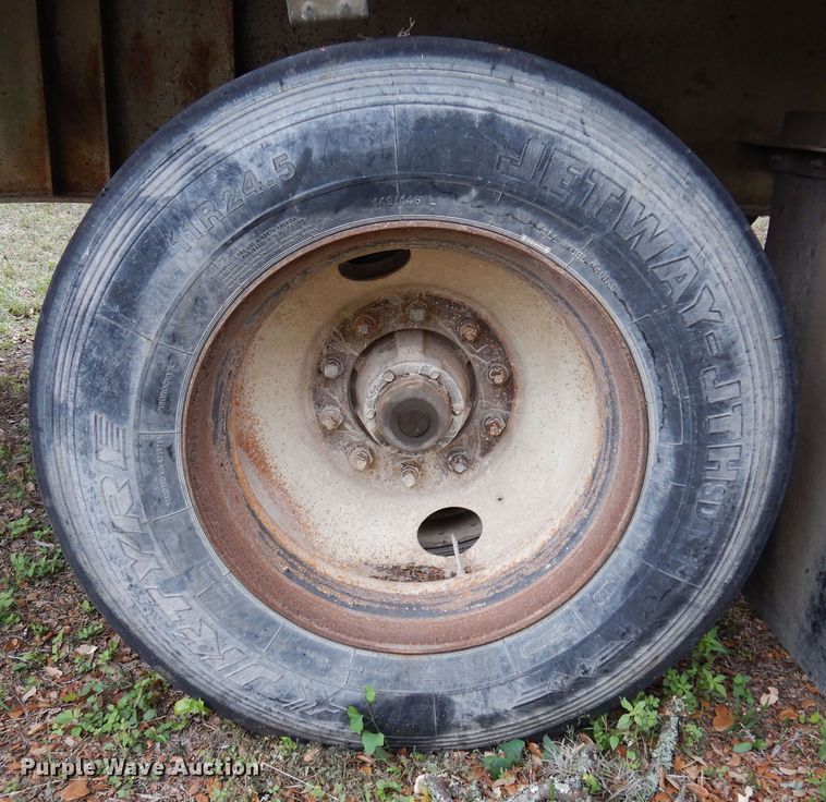 image for item DJ0829 1994 Lufkin FL-II  flatbed trailer