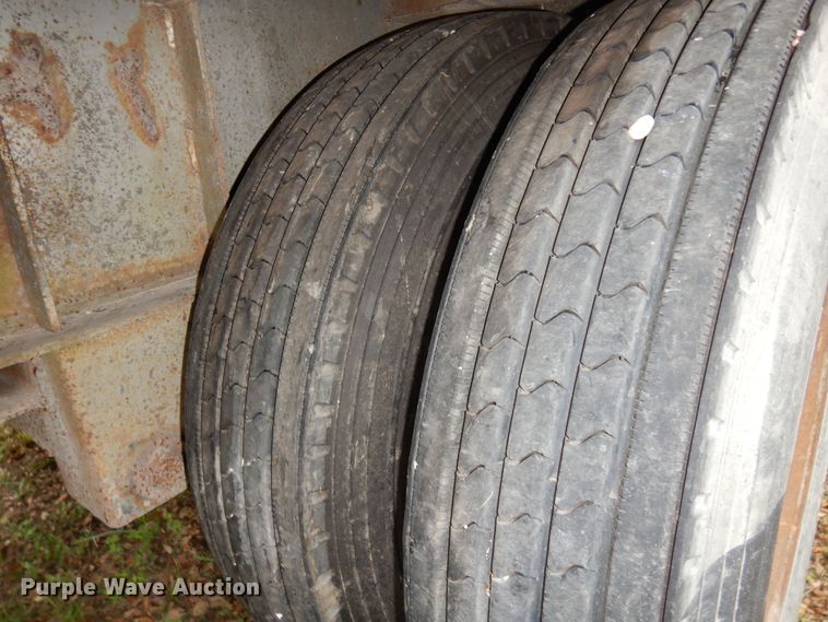 image for item DJ0829 1994 Lufkin FL-II  flatbed trailer