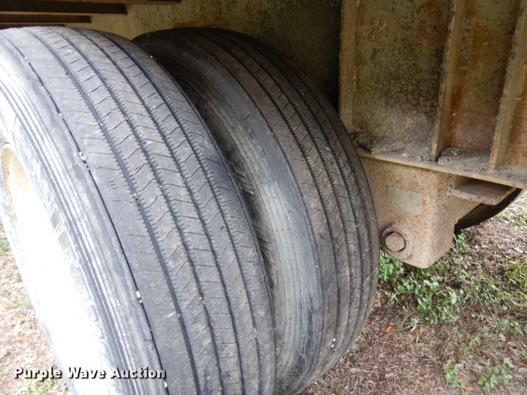 image for item DJ0829 1994 Lufkin FL-II  flatbed trailer