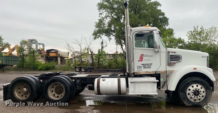 image for item DL7174 2014 Freightliner Coronado SD  semi truck