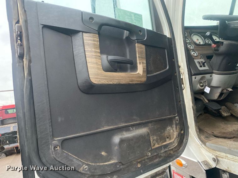 image for item DL7174 2014 Freightliner Coronado SD  semi truck