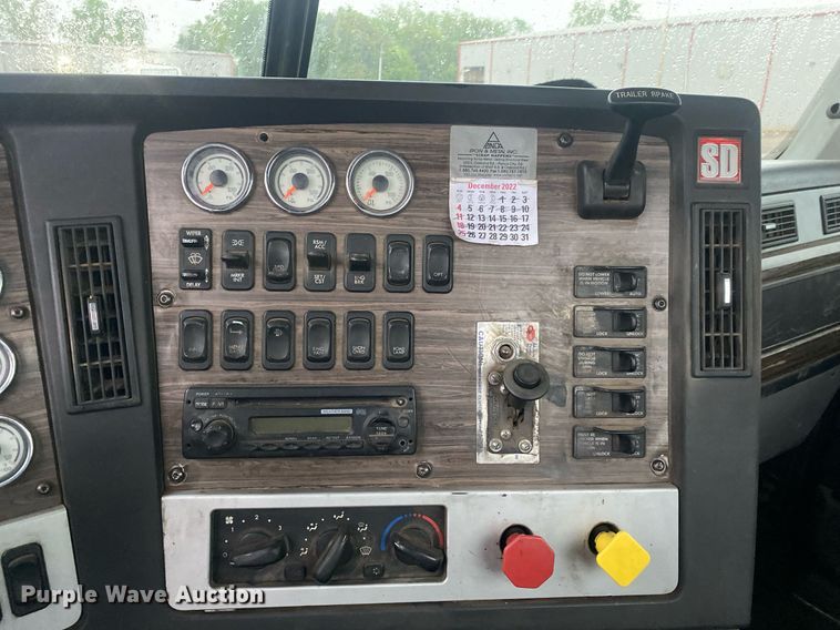 image for item DL7174 2014 Freightliner Coronado SD  semi truck