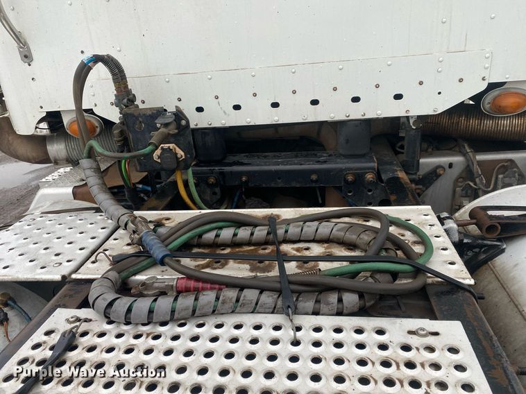 image for item DL7174 2014 Freightliner Coronado SD  semi truck