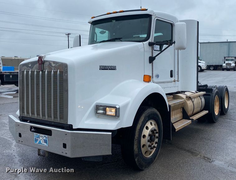 image for item DL7175 2012 Kenworth T800  semi truck