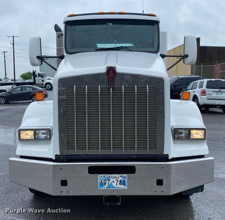 image for item DL7175 2012 Kenworth T800  semi truck