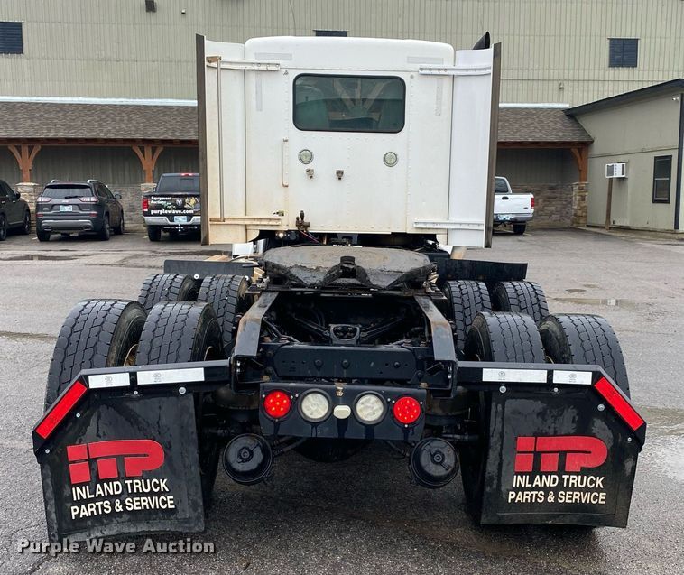 image for item DL7175 2012 Kenworth T800  semi truck