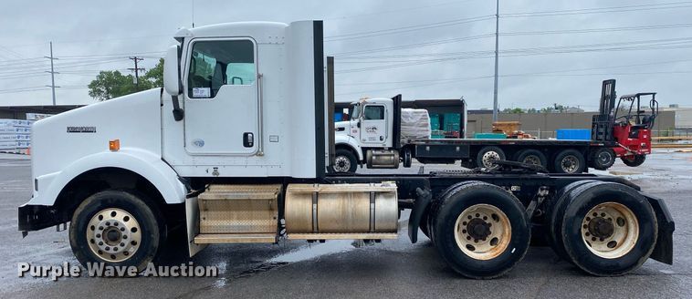 image for item DL7175 2012 Kenworth T800  semi truck