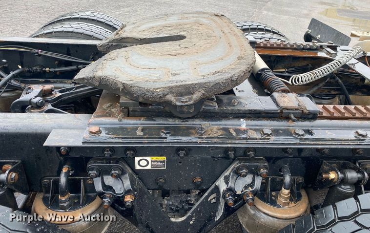 image for item DL7175 2012 Kenworth T800  semi truck