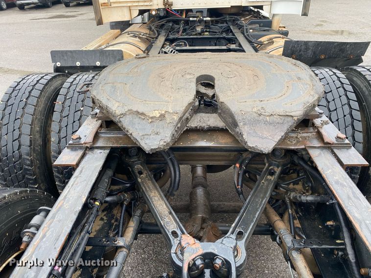 image for item DL7175 2012 Kenworth T800  semi truck