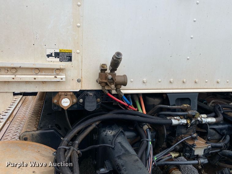 image for item DL7175 2012 Kenworth T800  semi truck