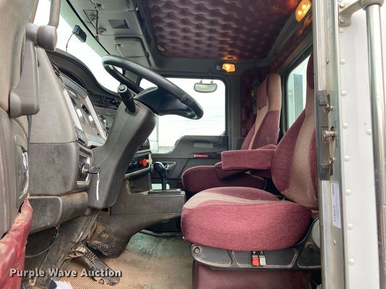 image for item DL7175 2012 Kenworth T800  semi truck