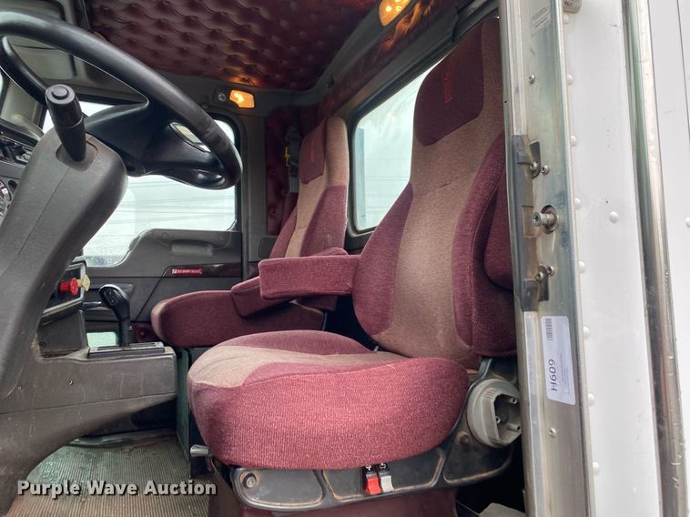 image for item DL7175 2012 Kenworth T800  semi truck