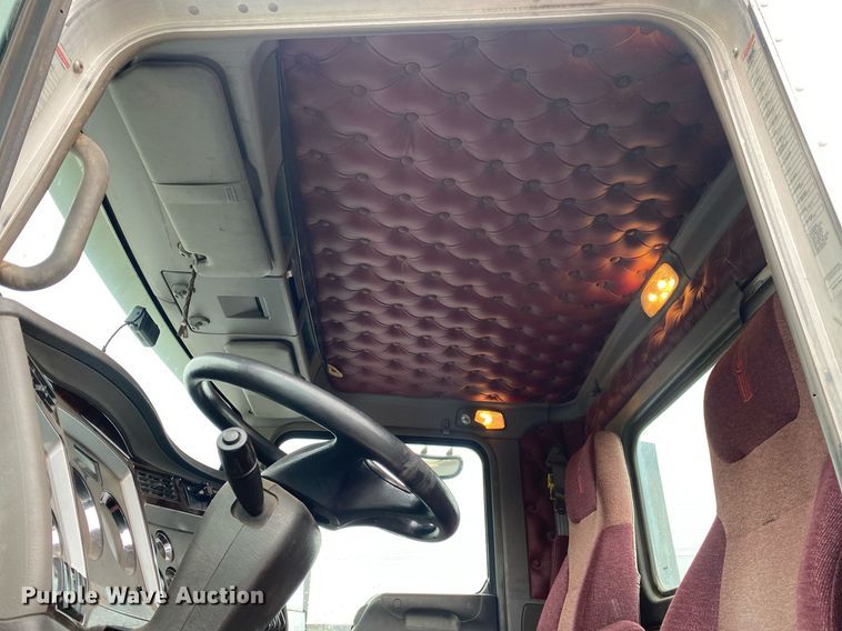 image for item DL7175 2012 Kenworth T800  semi truck