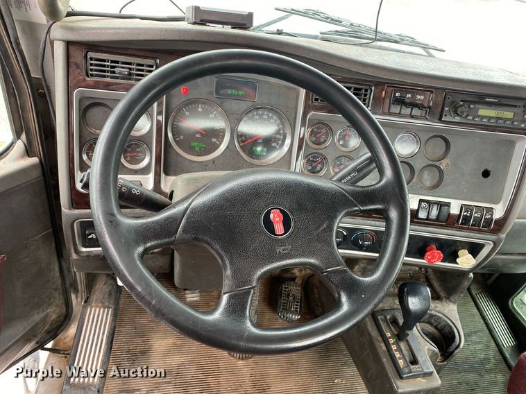 image for item DL7175 2012 Kenworth T800  semi truck