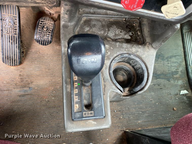 image for item DL7175 2012 Kenworth T800  semi truck