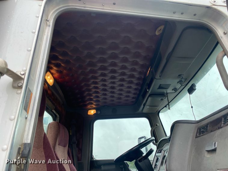 image for item DL7175 2012 Kenworth T800  semi truck