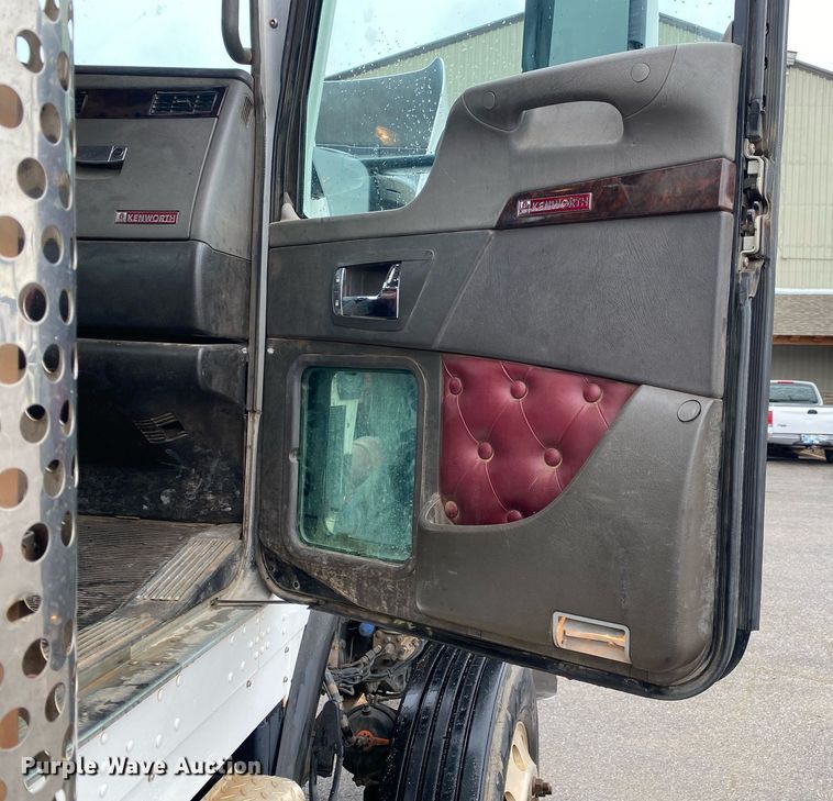 image for item DL7175 2012 Kenworth T800  semi truck