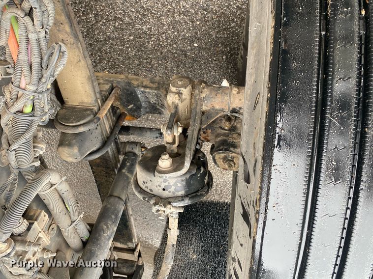 image for item DL7175 2012 Kenworth T800  semi truck