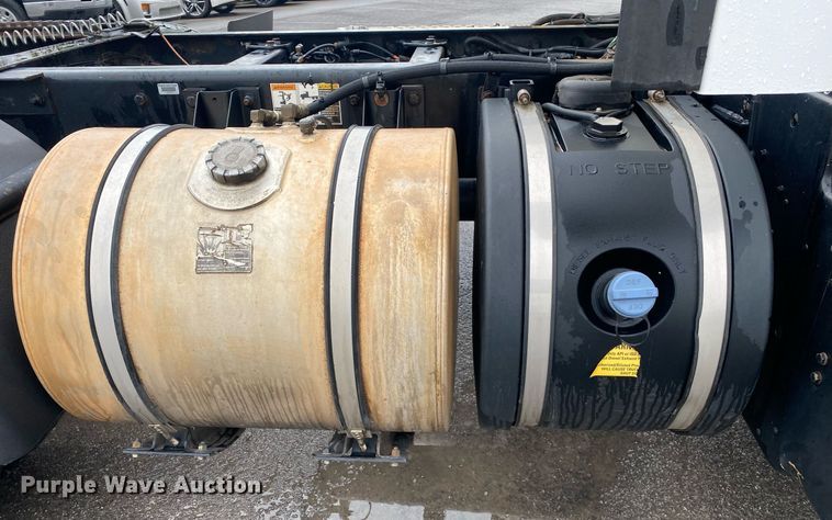 image for item DL7175 2012 Kenworth T800  semi truck