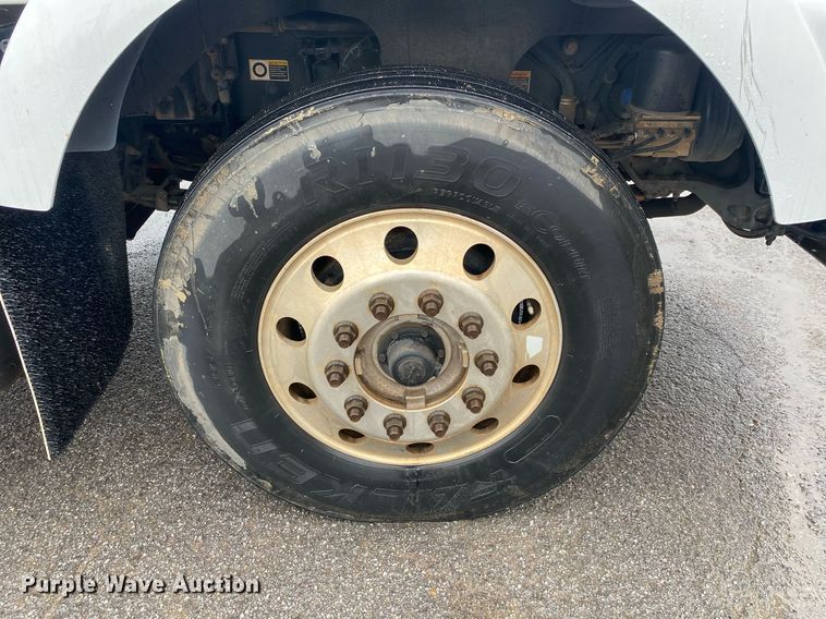 image for item DL7175 2012 Kenworth T800  semi truck