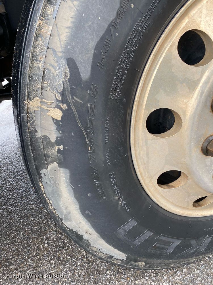 image for item DL7175 2012 Kenworth T800  semi truck