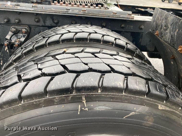 image for item DL7175 2012 Kenworth T800  semi truck