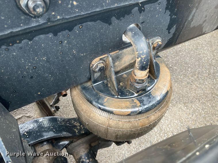 image for item DL7175 2012 Kenworth T800  semi truck