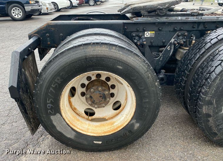 image for item DL7175 2012 Kenworth T800  semi truck