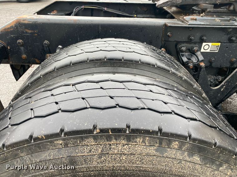 image for item DL7175 2012 Kenworth T800  semi truck