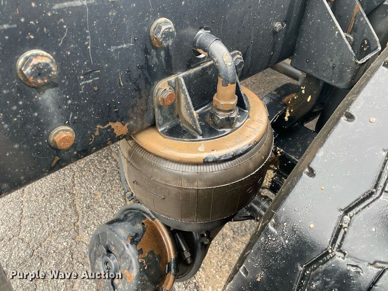 image for item DL7175 2012 Kenworth T800  semi truck